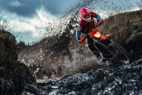 欧冠半决赛次回合：那不勒斯主场3比2拜仁 凭客场进球优势首次杀入决赛